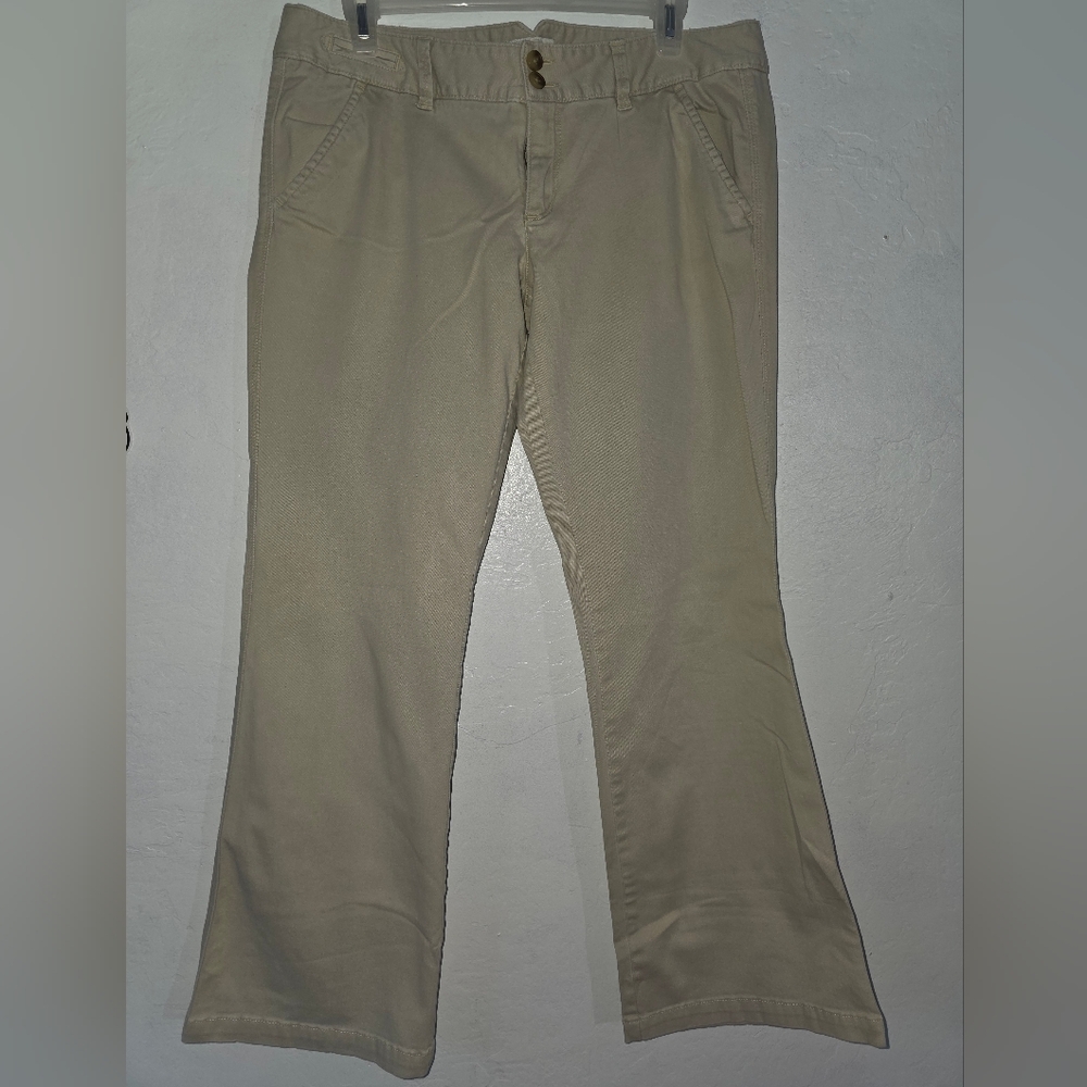 American Eagle Outfitters Tan Chinos Casual Style
